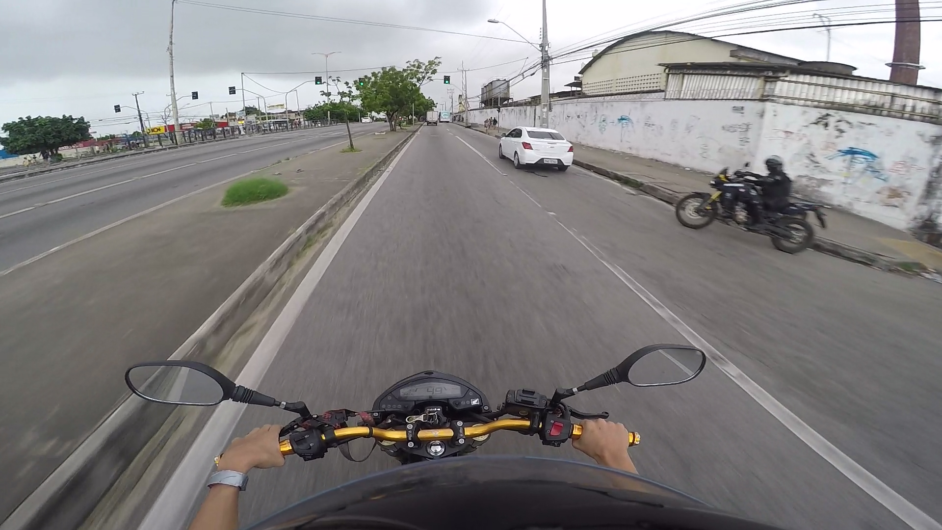 http://videos.introcdc.com/Canal/MotoVlog/Serjona/Pista Auto Escola/GOPR4534.00_05_51_46.Quadro004.png